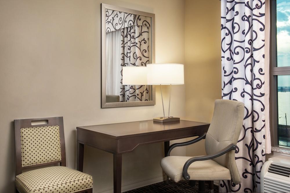Hampton Inn & Suites Baton Rouge Downtown Экстерьер фото