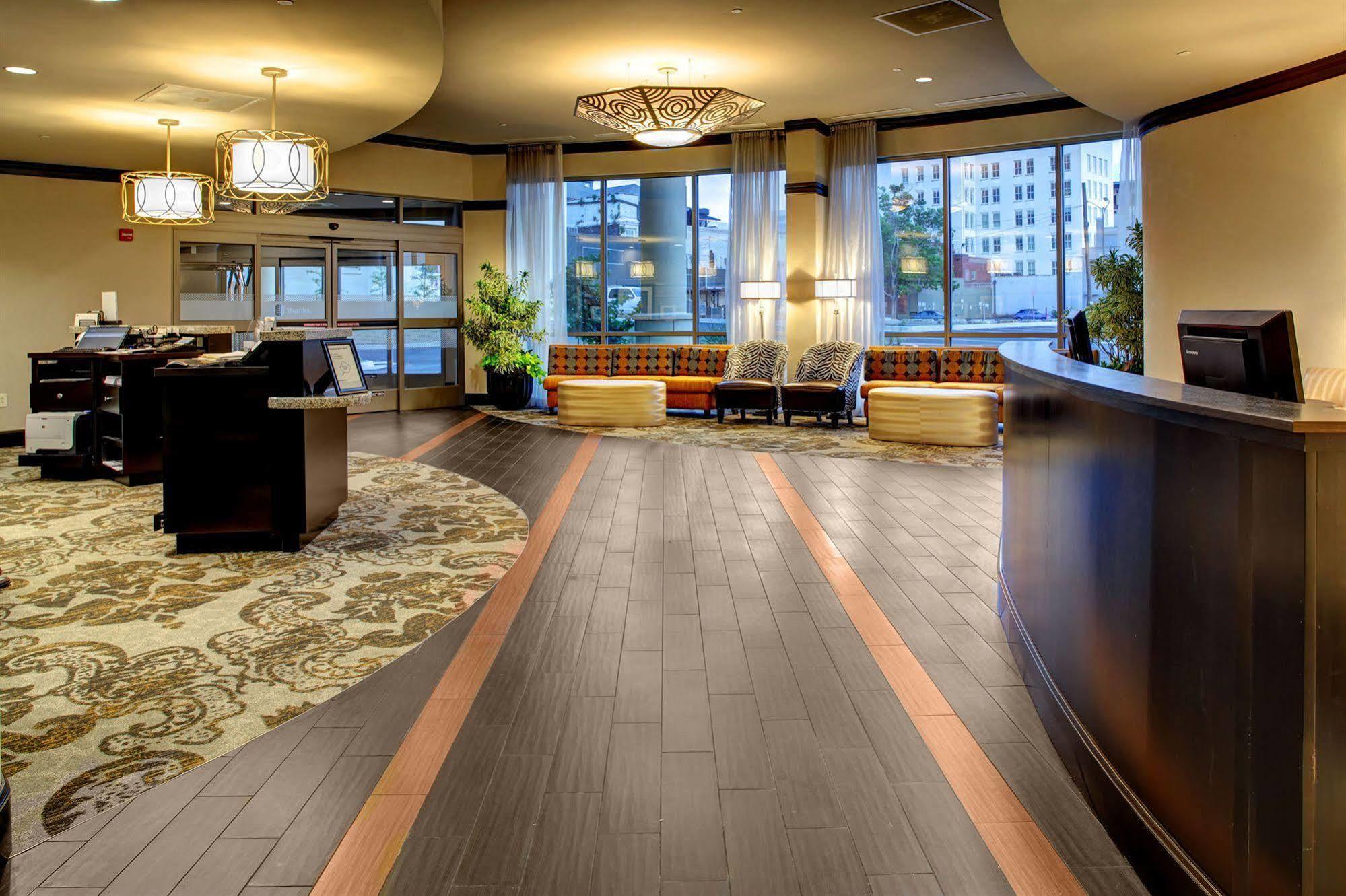Hampton Inn & Suites Baton Rouge Downtown Экстерьер фото