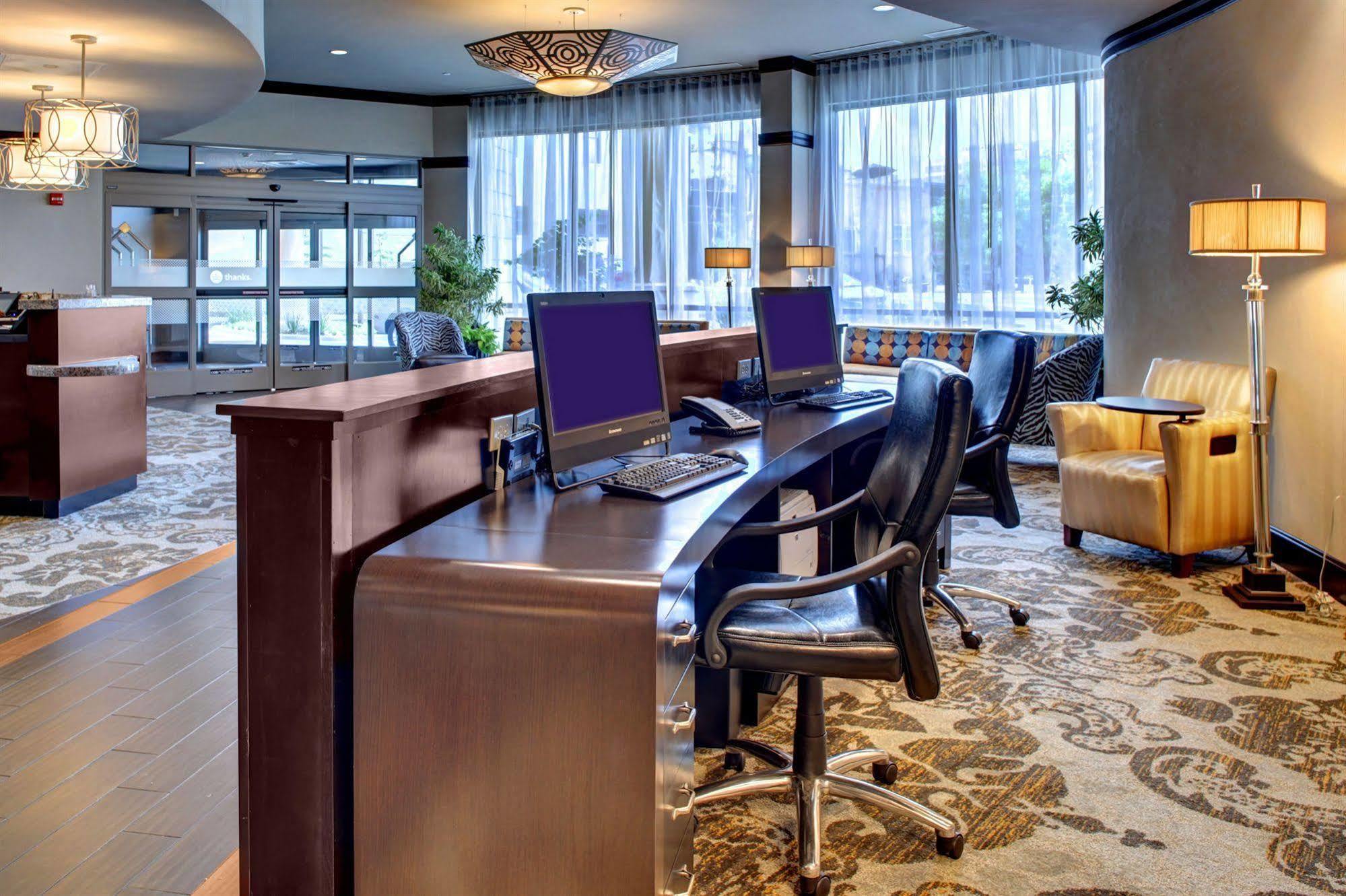 Hampton Inn & Suites Baton Rouge Downtown Экстерьер фото